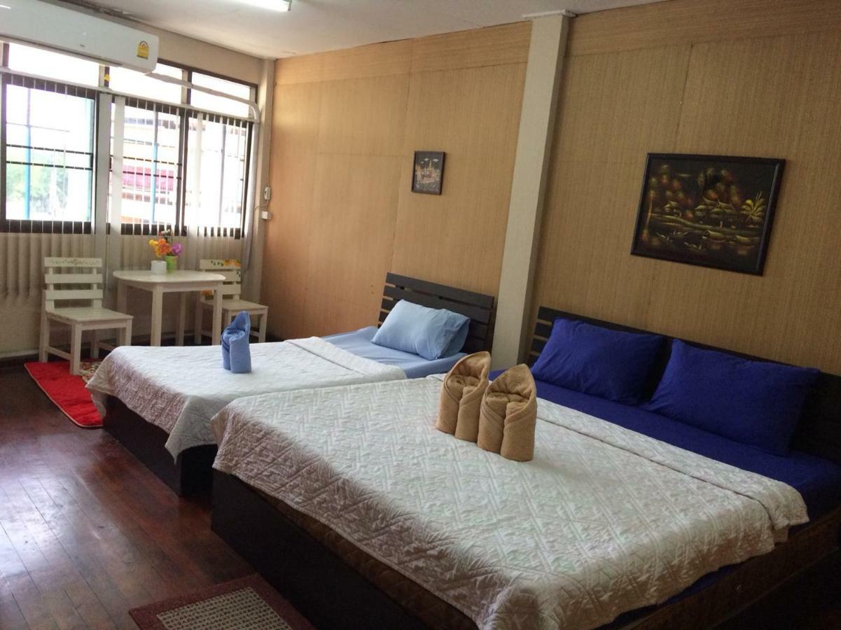 Changphuakgate Guesthouse Chiang Mai Buitenkant foto