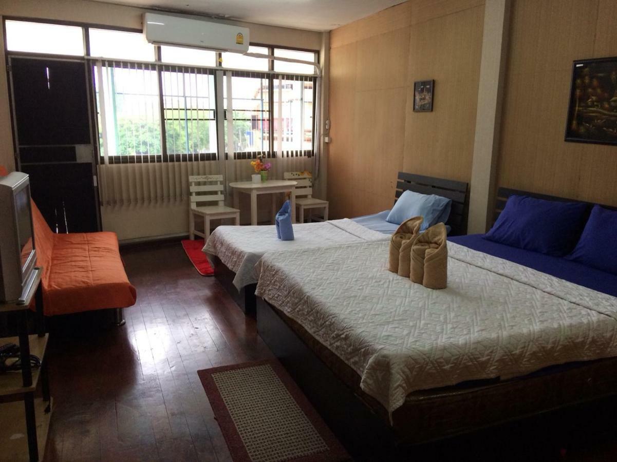Changphuakgate Guesthouse Chiang Mai Buitenkant foto