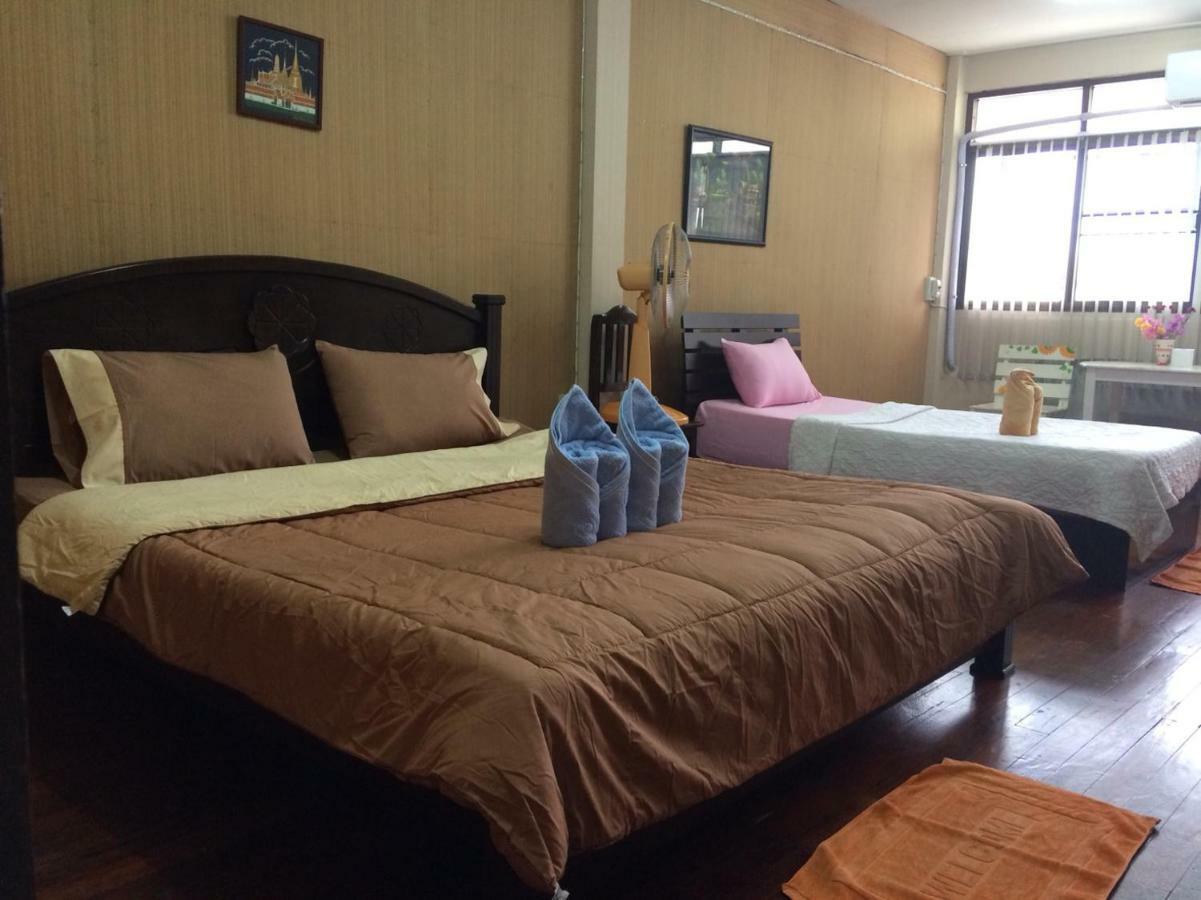Changphuakgate Guesthouse Chiang Mai Buitenkant foto