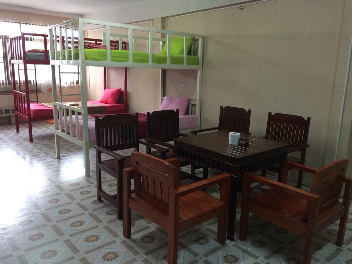 Changphuakgate Guesthouse Chiang Mai Buitenkant foto