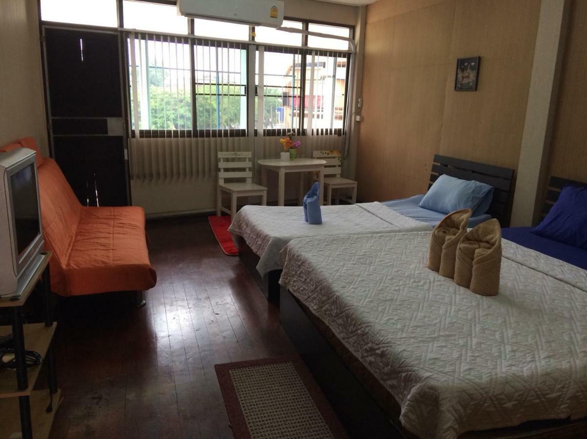 Changphuakgate Guesthouse Chiang Mai Buitenkant foto