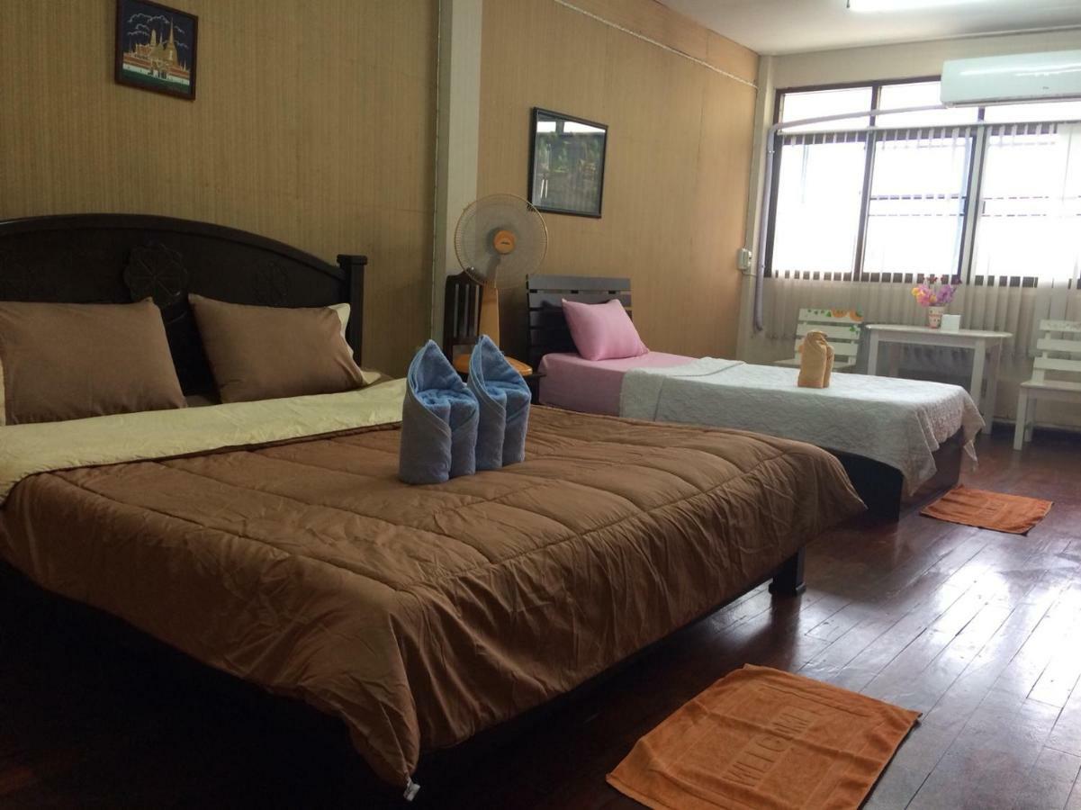 Changphuakgate Guesthouse Chiang Mai Buitenkant foto