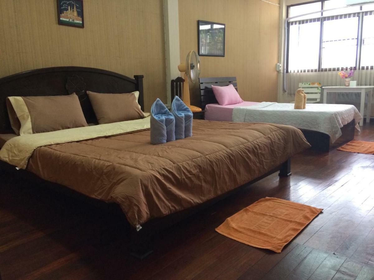 Changphuakgate Guesthouse Chiang Mai Buitenkant foto