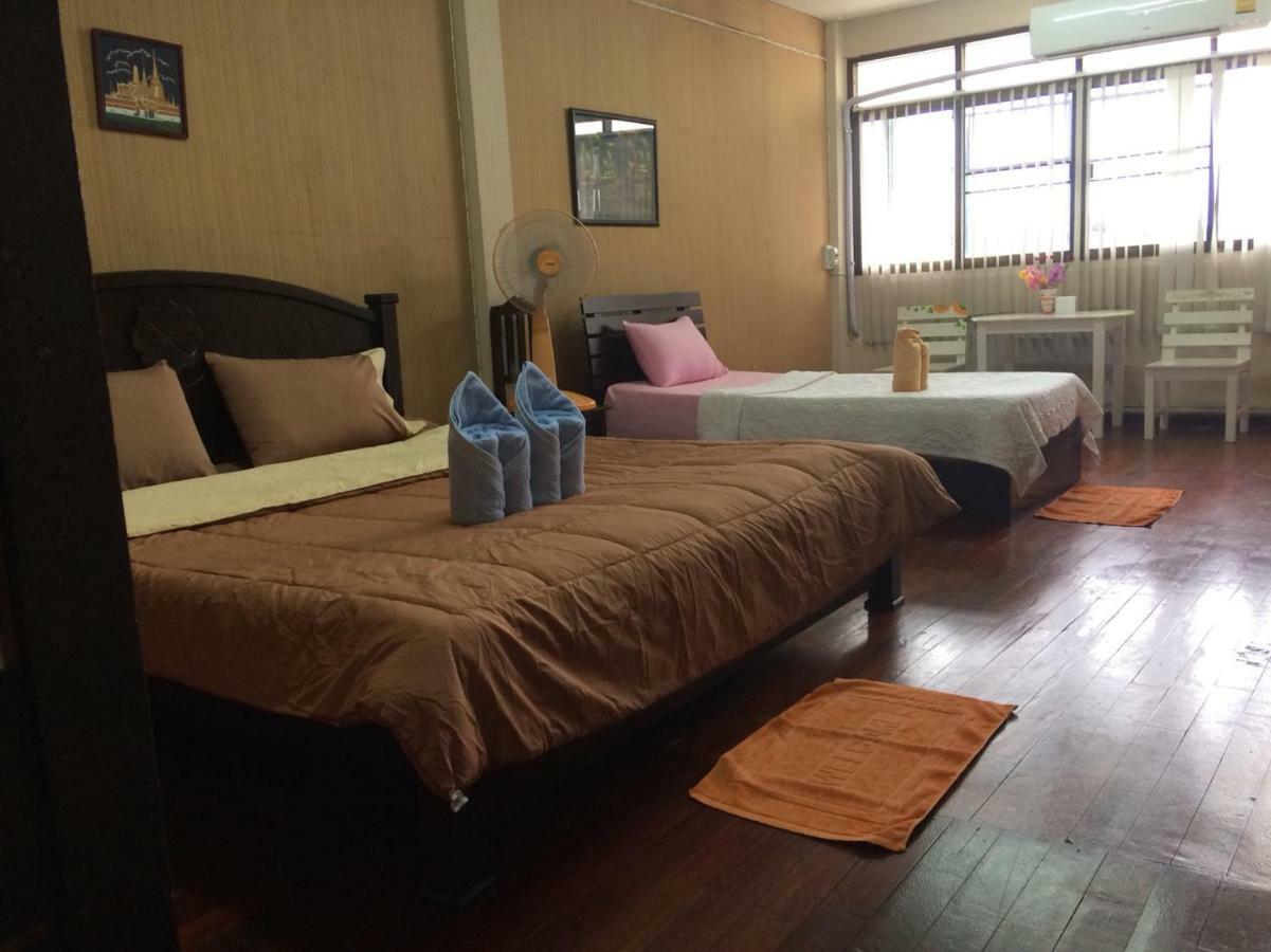 Changphuakgate Guesthouse Chiang Mai Buitenkant foto